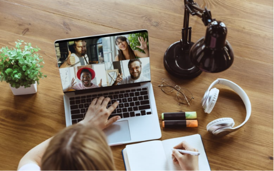 A person using a computer

AI-generated content may be incorrect.